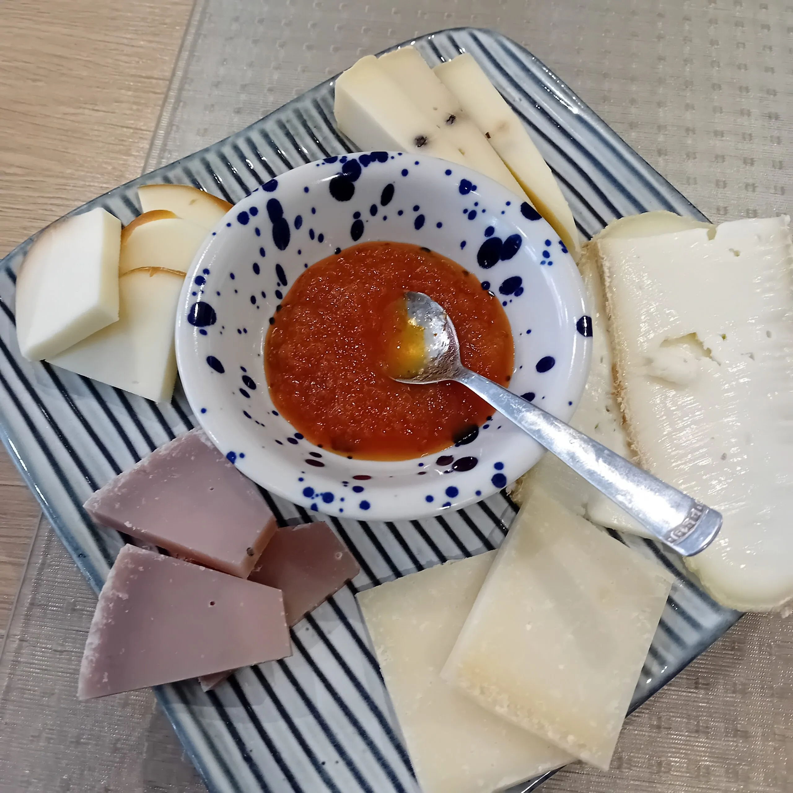 Fromages italiens et nduja pour la raclette